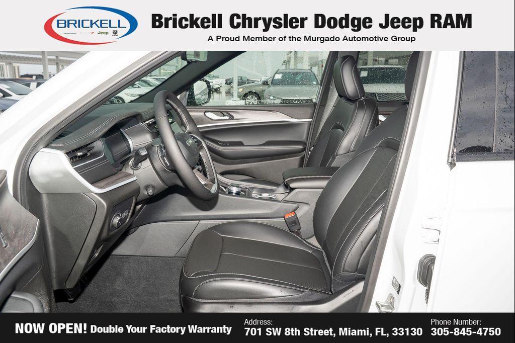 new 2025 Jeep Grand Cherokee car, priced at $42,095