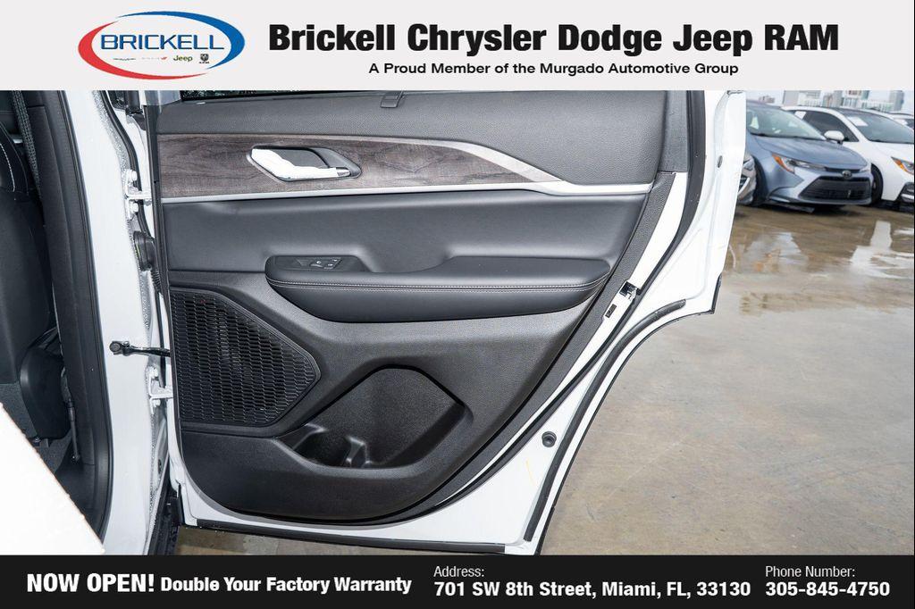 new 2025 Jeep Grand Cherokee car, priced at $42,095