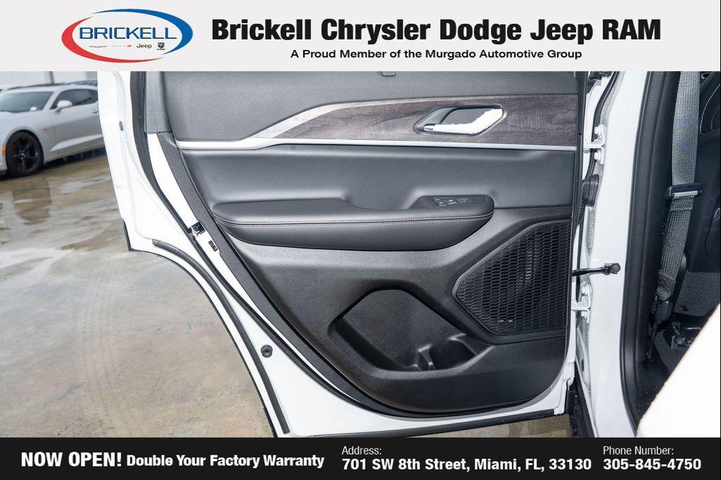 new 2025 Jeep Grand Cherokee car, priced at $42,095