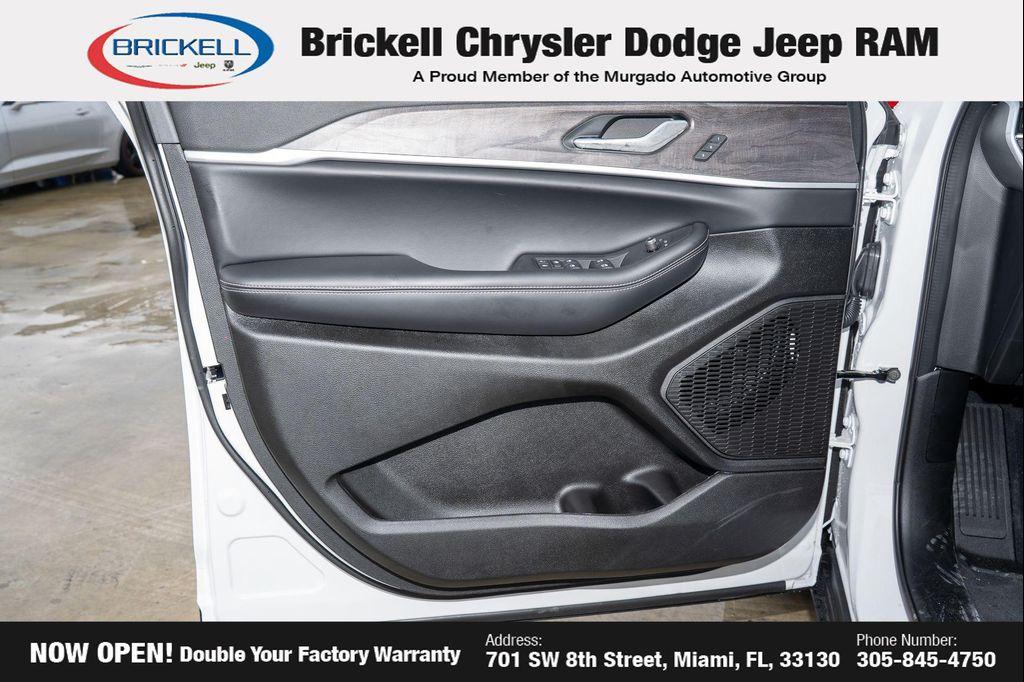 new 2025 Jeep Grand Cherokee car, priced at $42,095