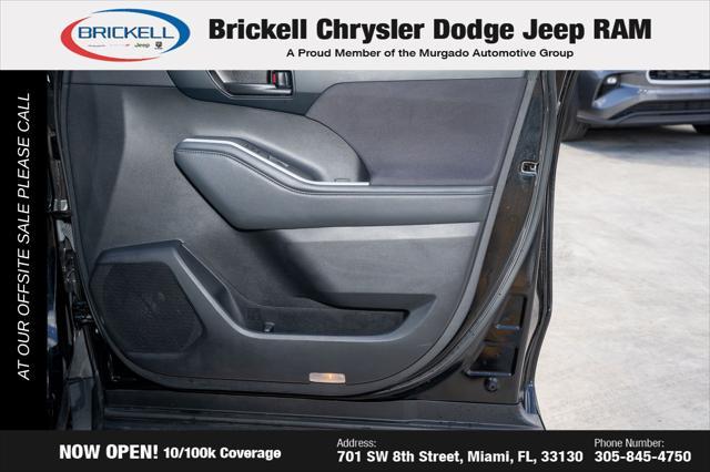used 2023 Toyota Highlander car, priced at $27,099