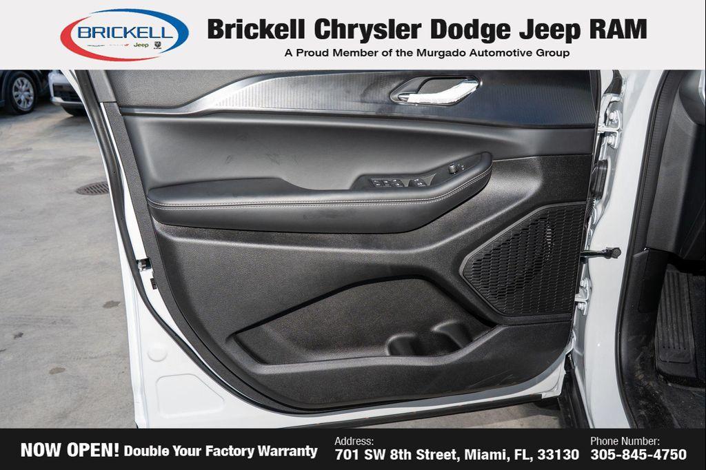 new 2025 Jeep Grand Cherokee car, priced at $40,035