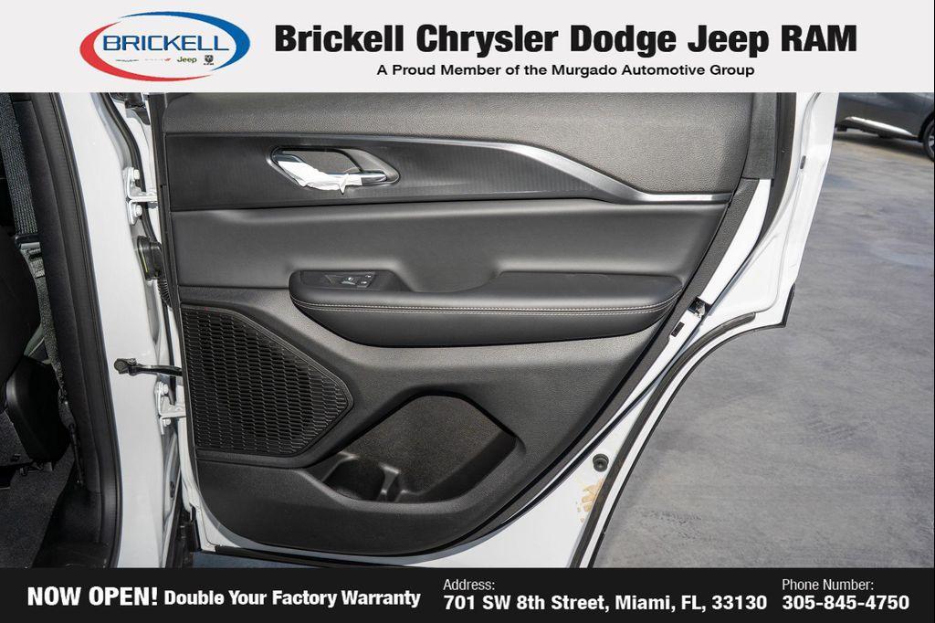 new 2025 Jeep Grand Cherokee car, priced at $40,035