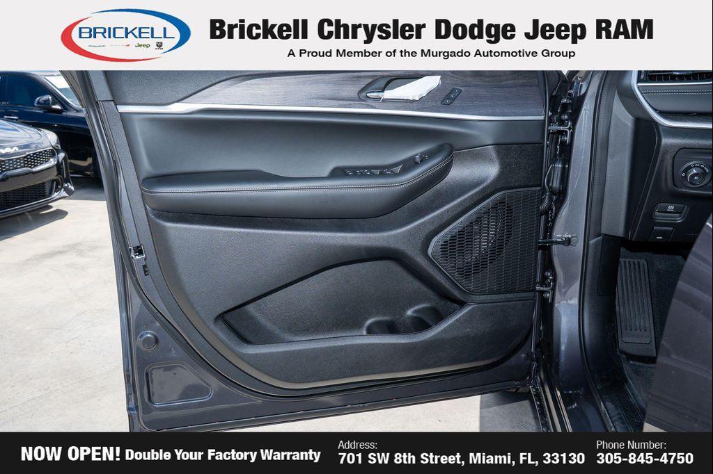 new 2025 Jeep Grand Cherokee car, priced at $46,583