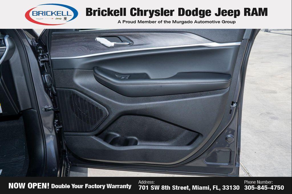 new 2025 Jeep Grand Cherokee car, priced at $46,583