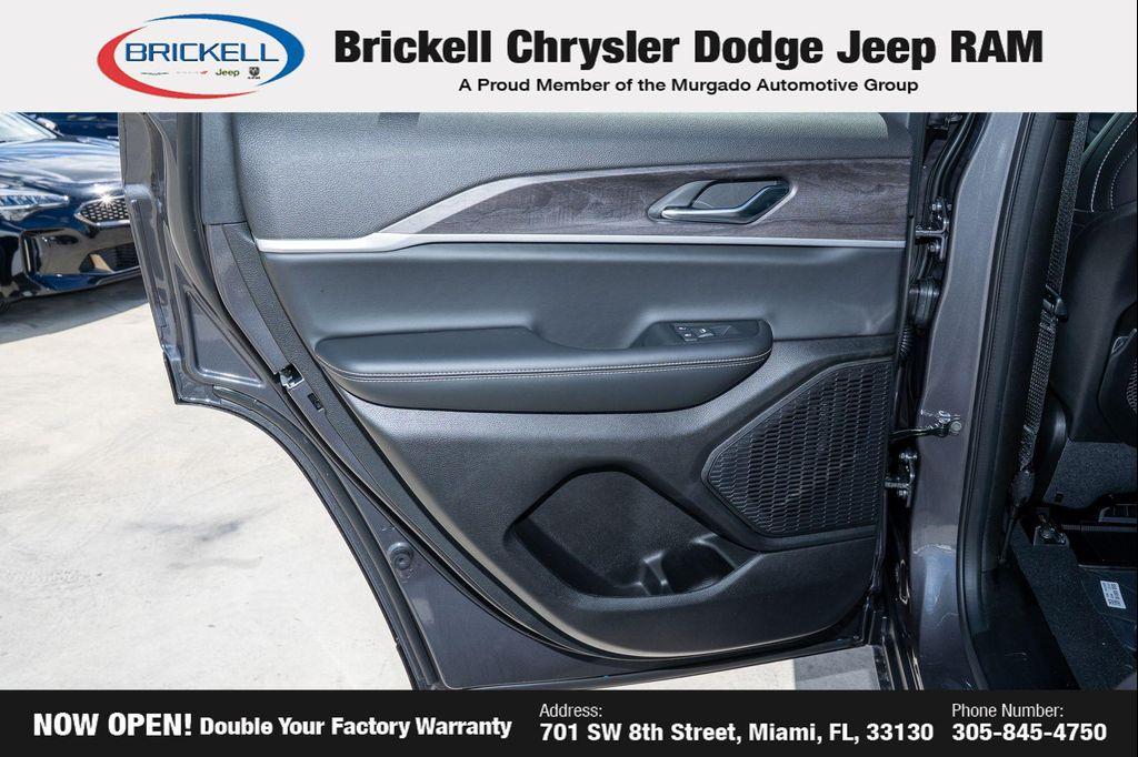 new 2025 Jeep Grand Cherokee car, priced at $46,583