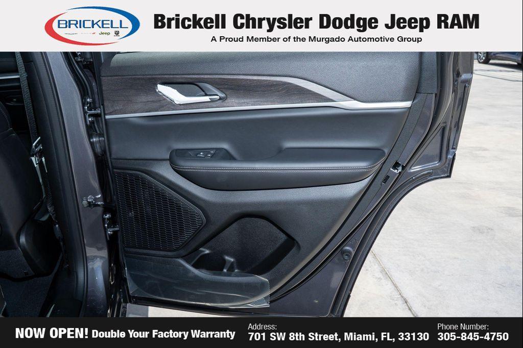 new 2025 Jeep Grand Cherokee car, priced at $46,583