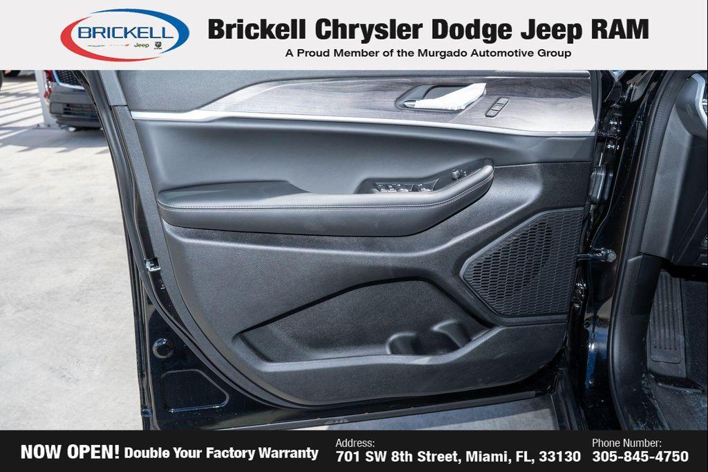 new 2025 Jeep Grand Cherokee L car, priced at $40,077