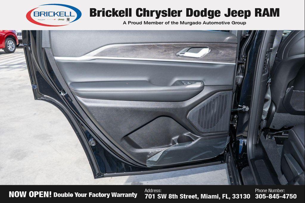 new 2025 Jeep Grand Cherokee L car, priced at $40,077