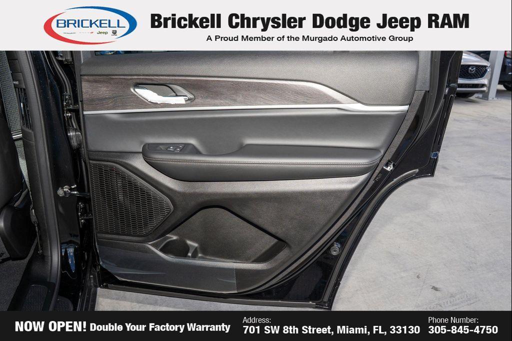new 2025 Jeep Grand Cherokee L car, priced at $40,077