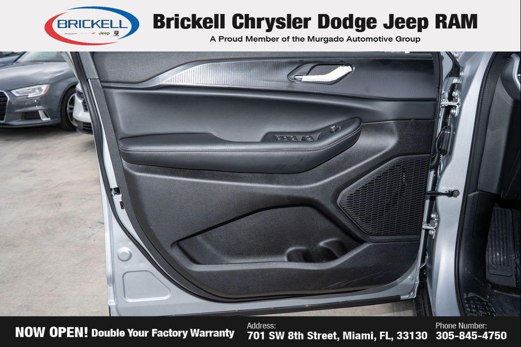 new 2025 Jeep Grand Cherokee car, priced at $33,770
