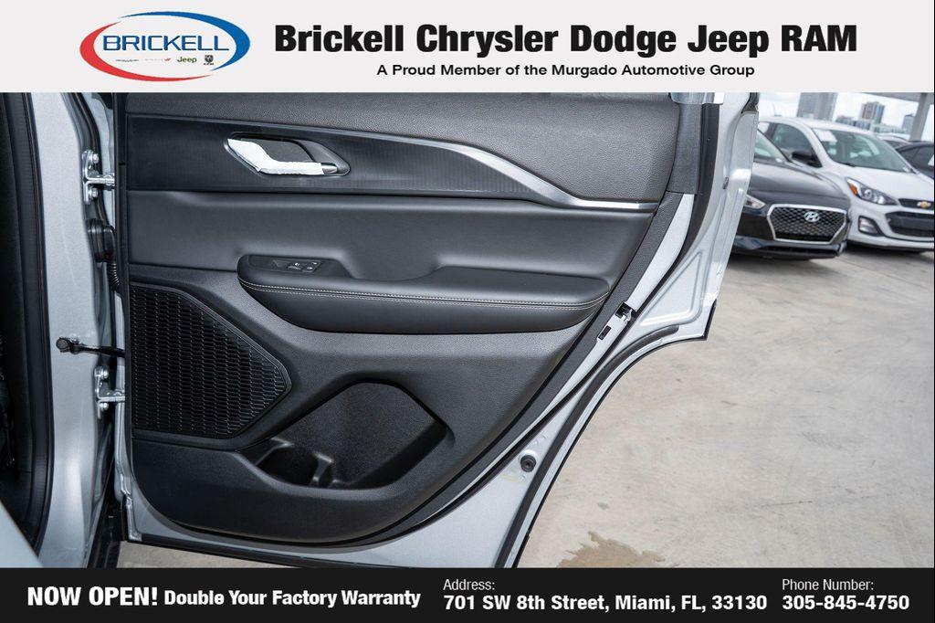 new 2025 Jeep Grand Cherokee car, priced at $33,770