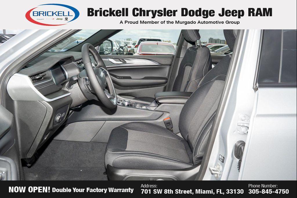 new 2025 Jeep Grand Cherokee car, priced at $33,770