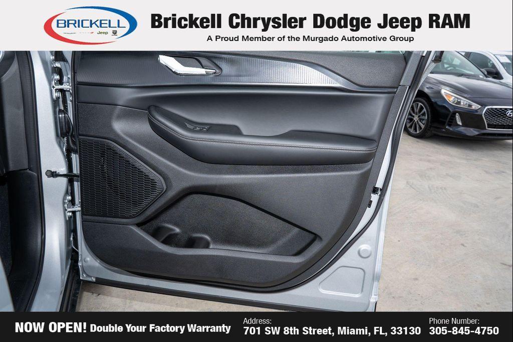 new 2025 Jeep Grand Cherokee car, priced at $33,770