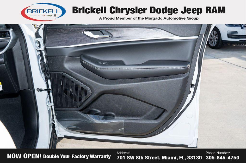 new 2025 Jeep Grand Cherokee L car, priced at $43,784
