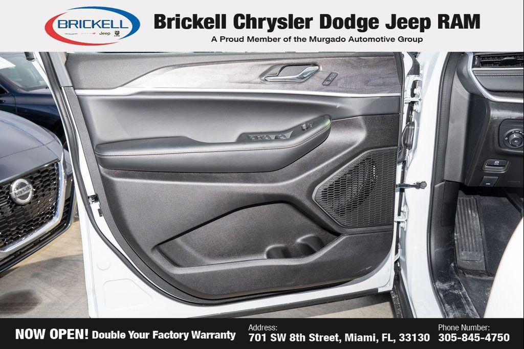 new 2025 Jeep Grand Cherokee L car, priced at $43,784