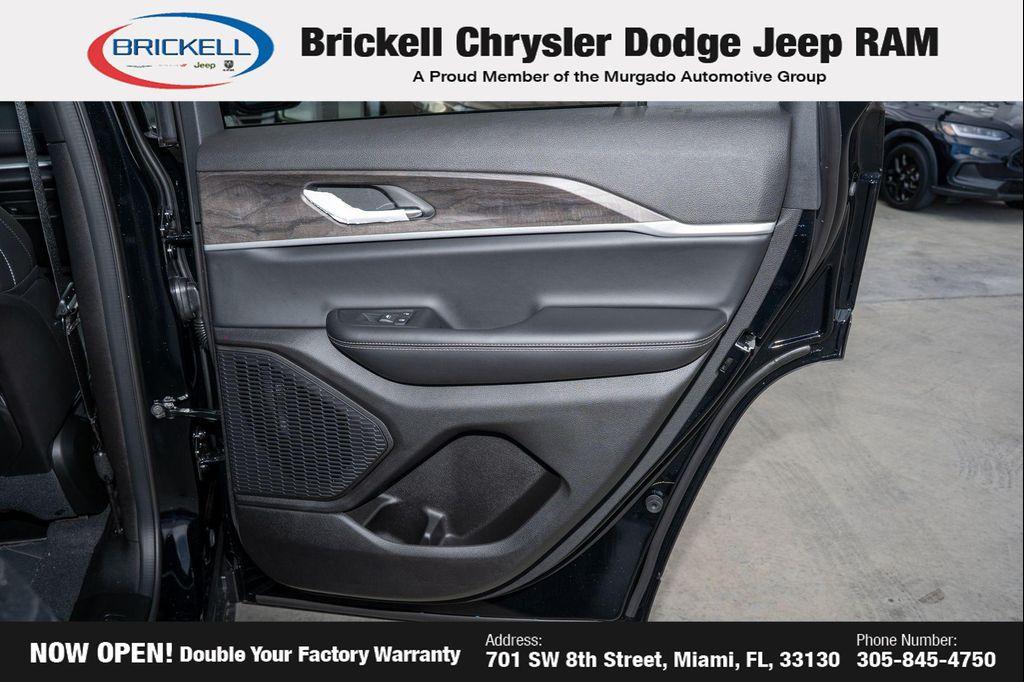 new 2025 Jeep Grand Cherokee car, priced at $43,833