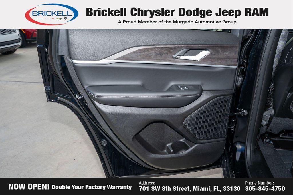 new 2025 Jeep Grand Cherokee car, priced at $43,833