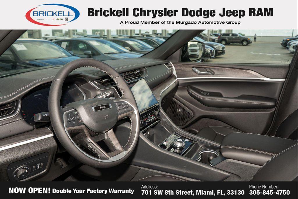 new 2025 Jeep Grand Cherokee car, priced at $43,833