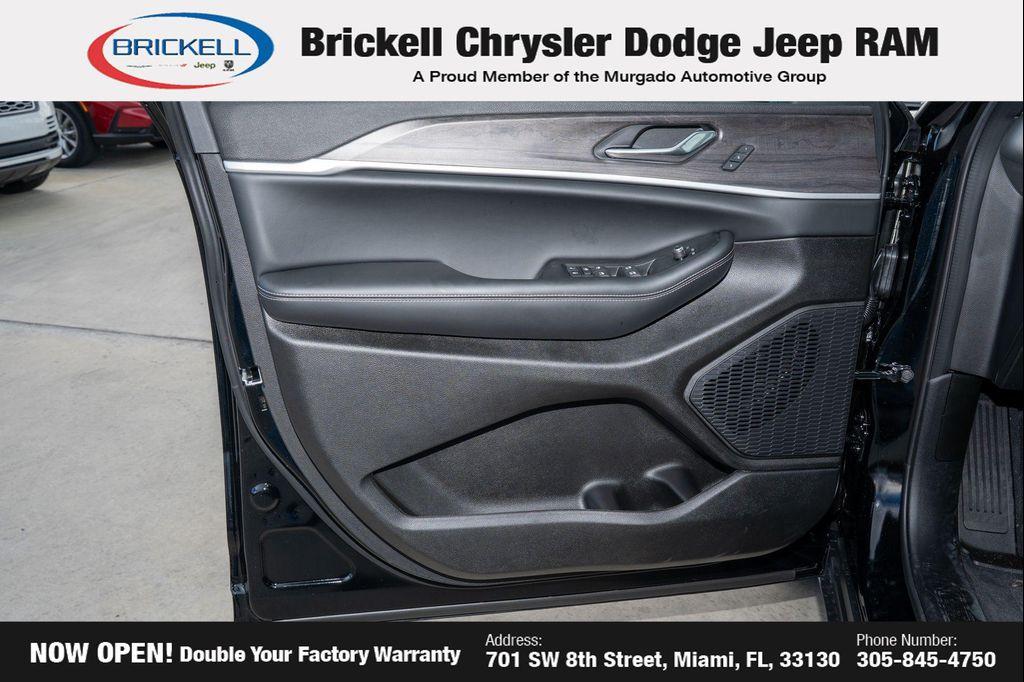 new 2025 Jeep Grand Cherokee car, priced at $43,833