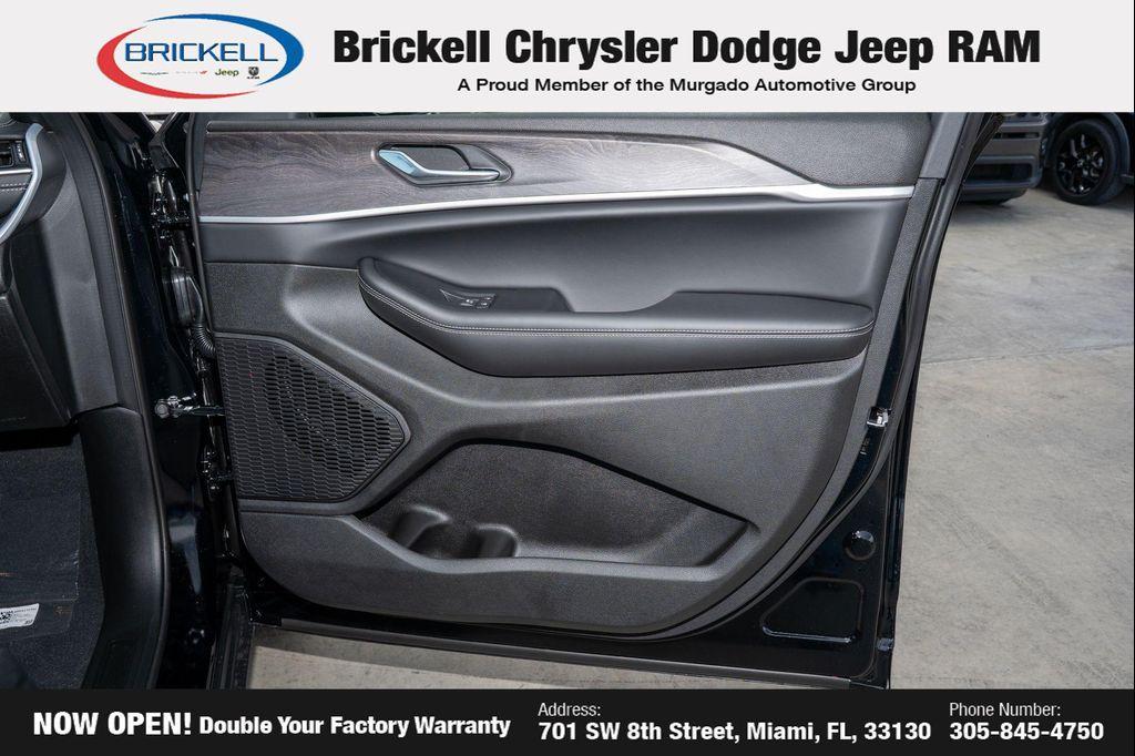 new 2025 Jeep Grand Cherokee car, priced at $43,833