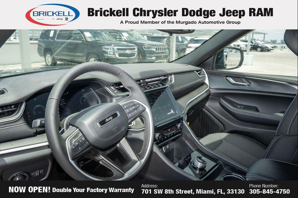 new 2024 Jeep Grand Cherokee car, priced at $31,998