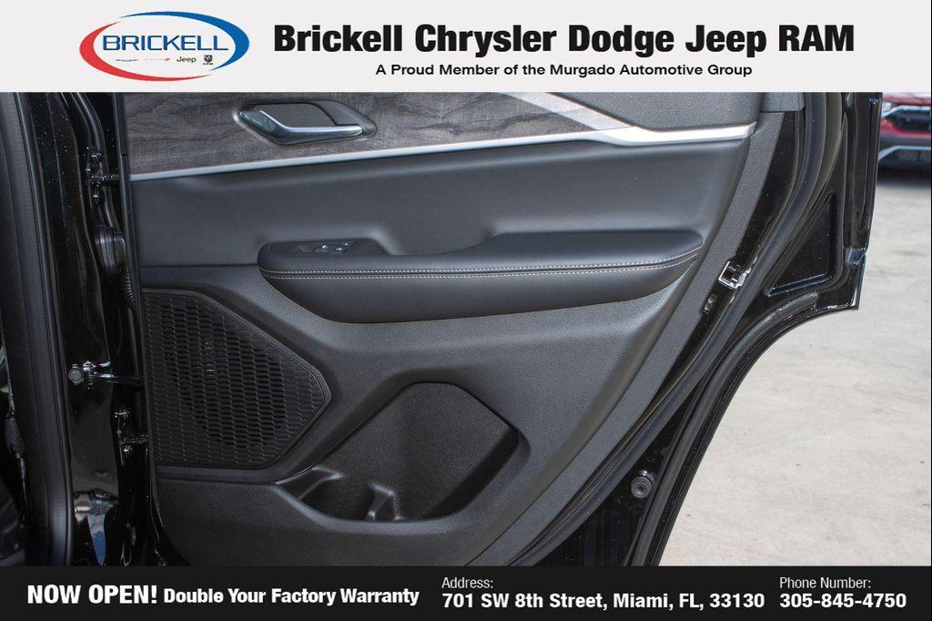 new 2025 Jeep Grand Cherokee car, priced at $46,583