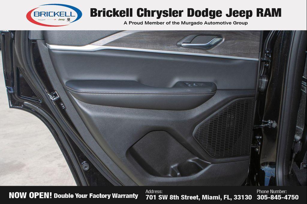 new 2025 Jeep Grand Cherokee car, priced at $46,583