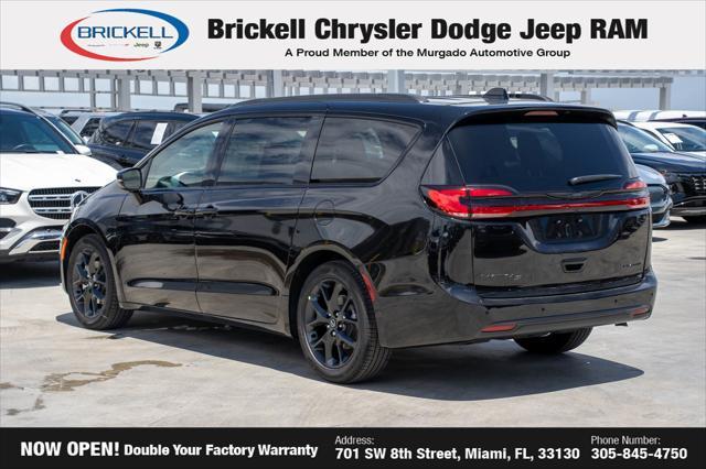 new 2025 Chrysler Pacifica car, priced at $47,128