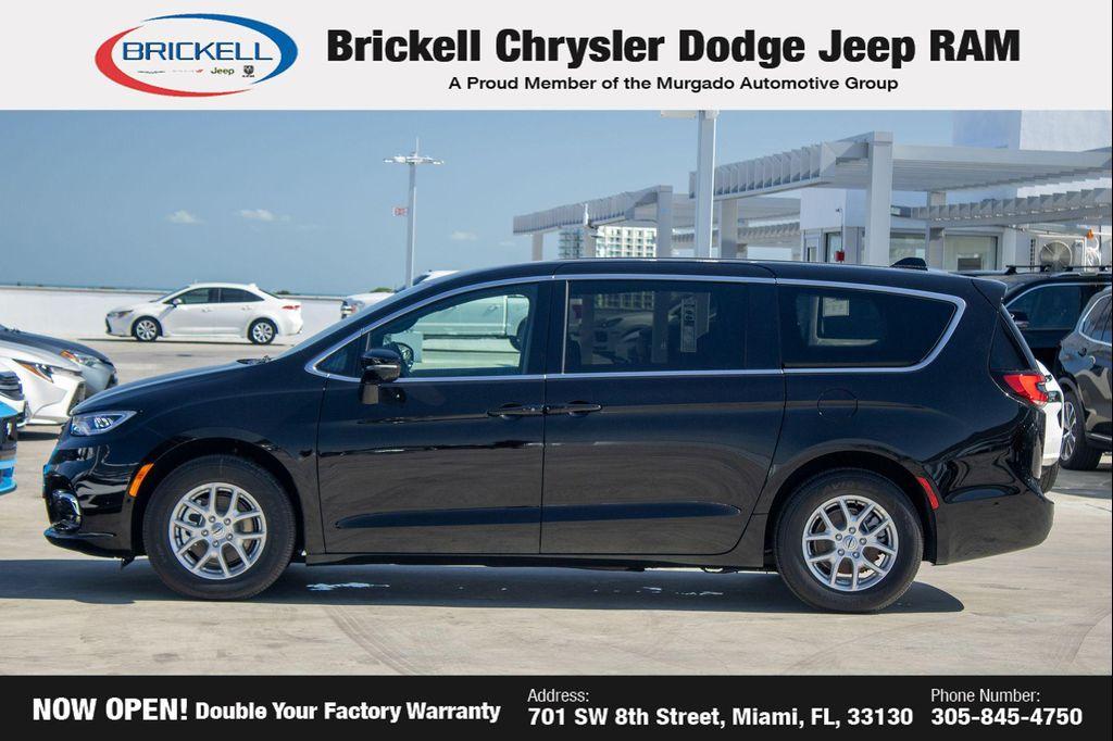 new 2025 Chrysler Pacifica car, priced at $37,927