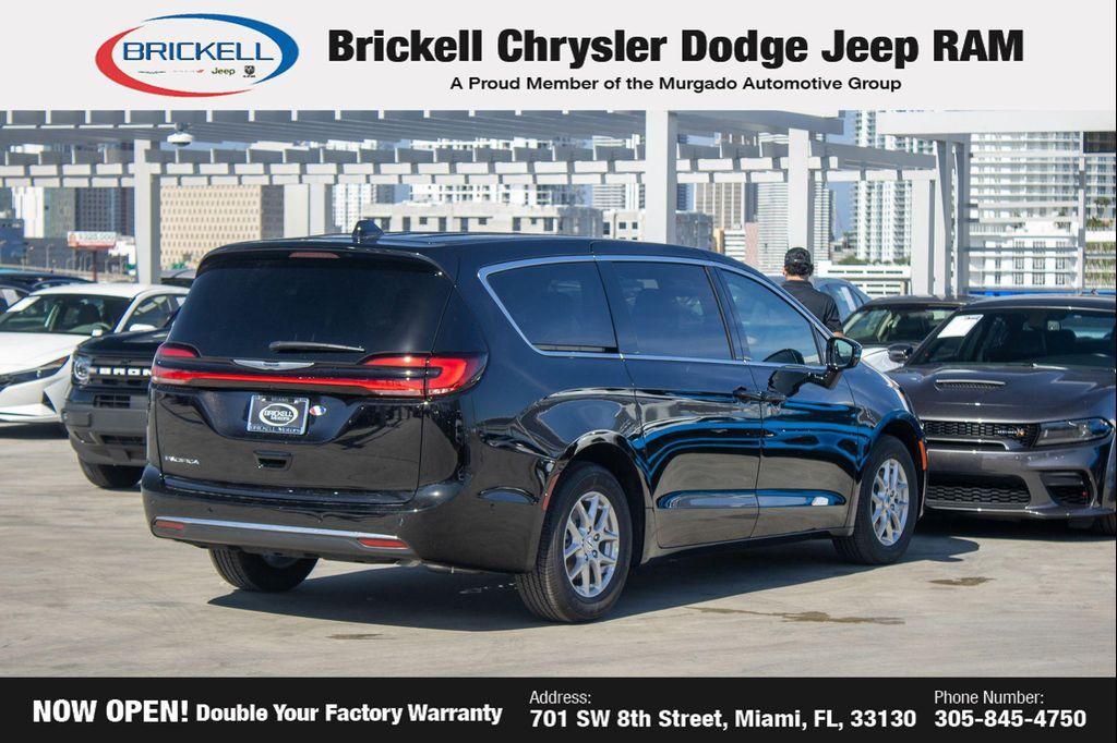 new 2025 Chrysler Pacifica car, priced at $37,927