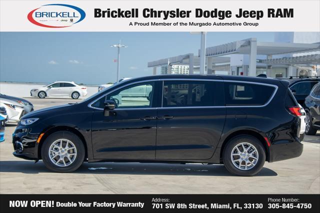 new 2025 Chrysler Pacifica car, priced at $39,427