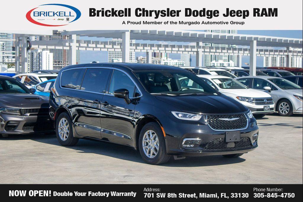 new 2025 Chrysler Pacifica car, priced at $37,927