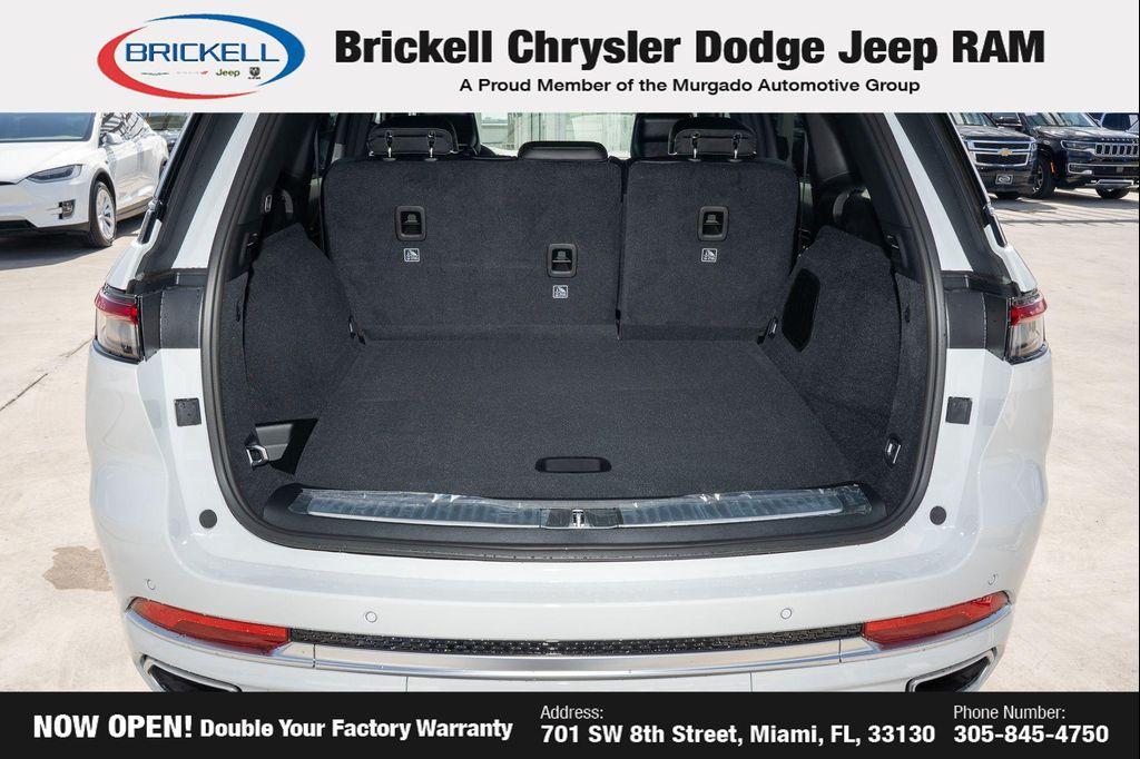 new 2025 Jeep Grand Cherokee car, priced at $52,589
