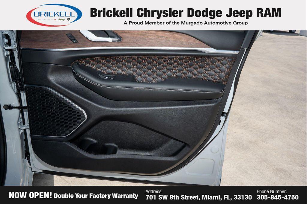 new 2025 Jeep Grand Cherokee car, priced at $52,589