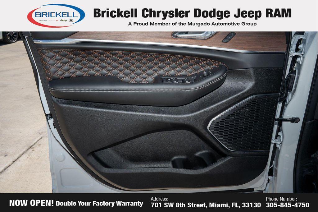 new 2025 Jeep Grand Cherokee car, priced at $52,589