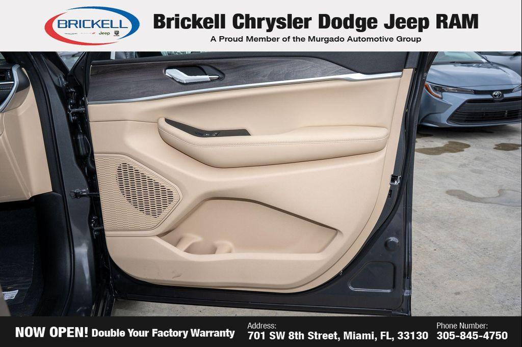 new 2025 Jeep Grand Cherokee car, priced at $42,541