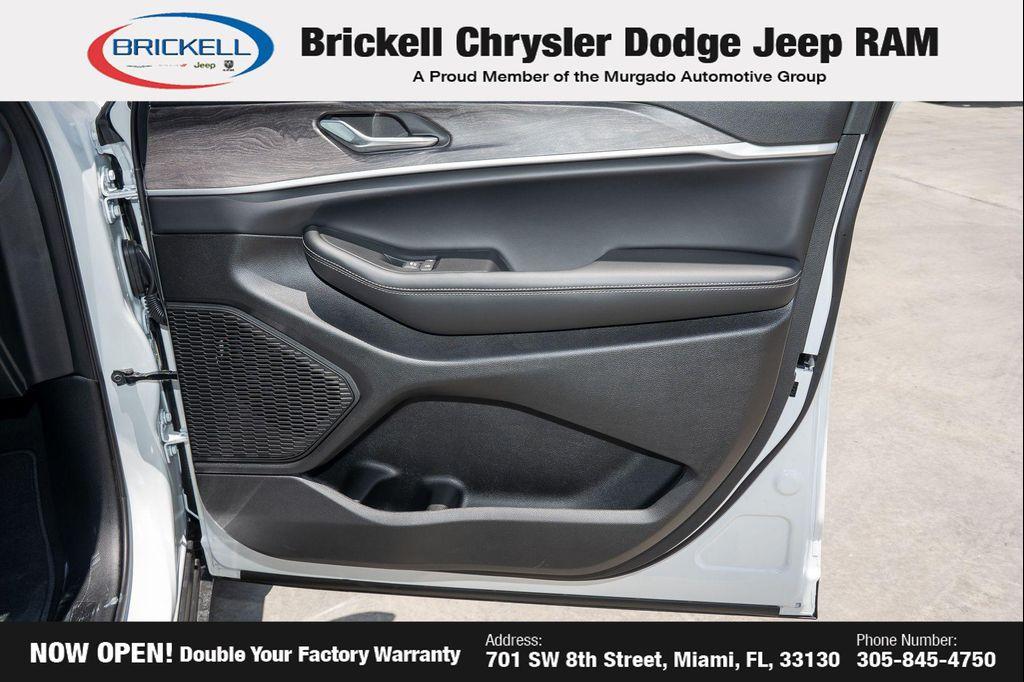 new 2025 Jeep Grand Cherokee L car, priced at $40,209
