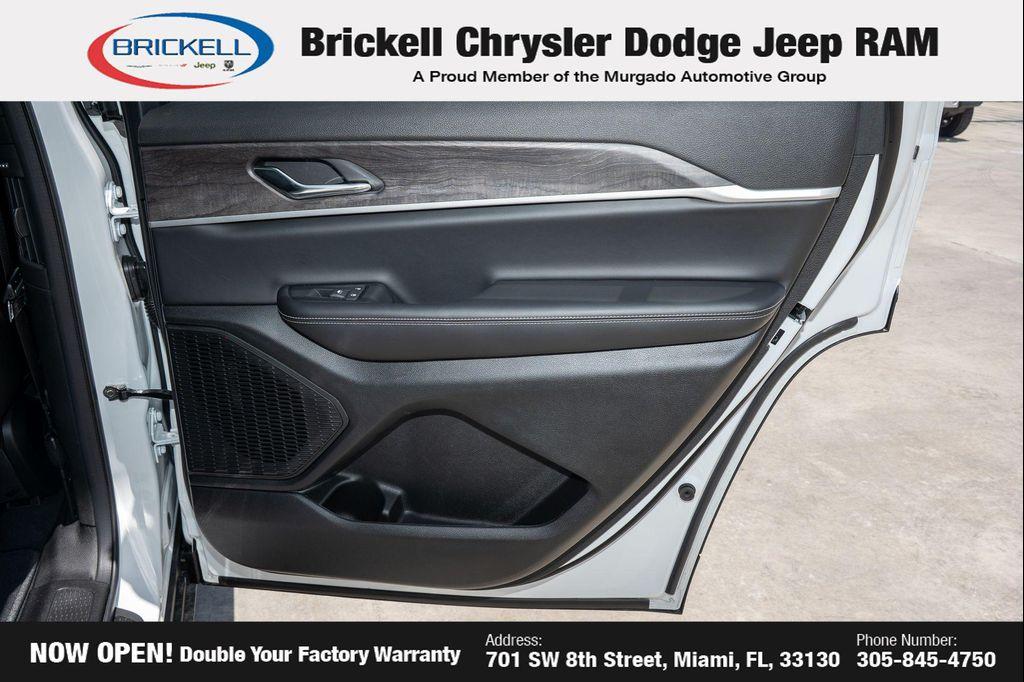 new 2025 Jeep Grand Cherokee L car, priced at $40,209