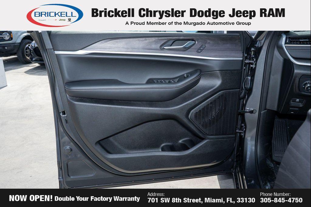 new 2025 Jeep Grand Cherokee car, priced at $35,282