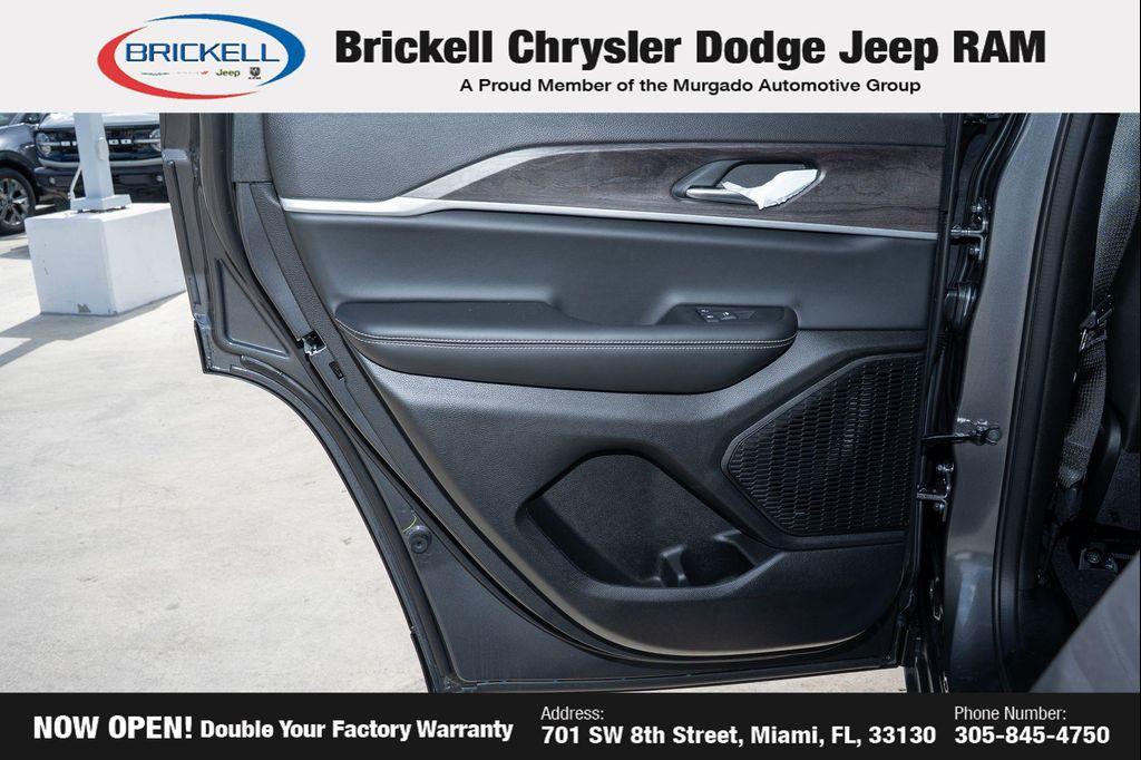 new 2025 Jeep Grand Cherokee car, priced at $35,282