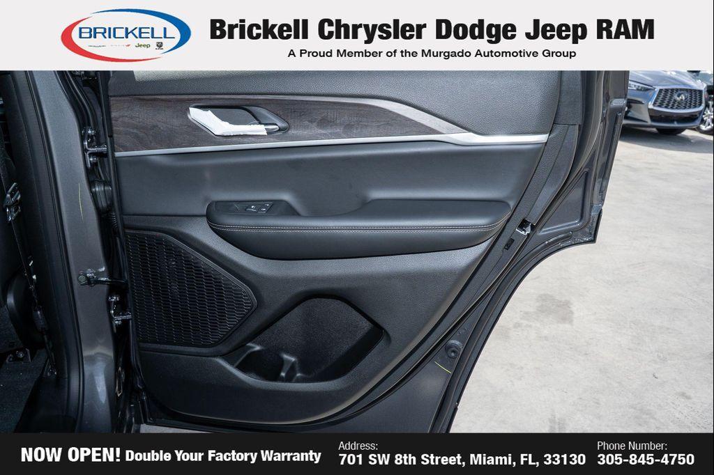 new 2025 Jeep Grand Cherokee car, priced at $35,282