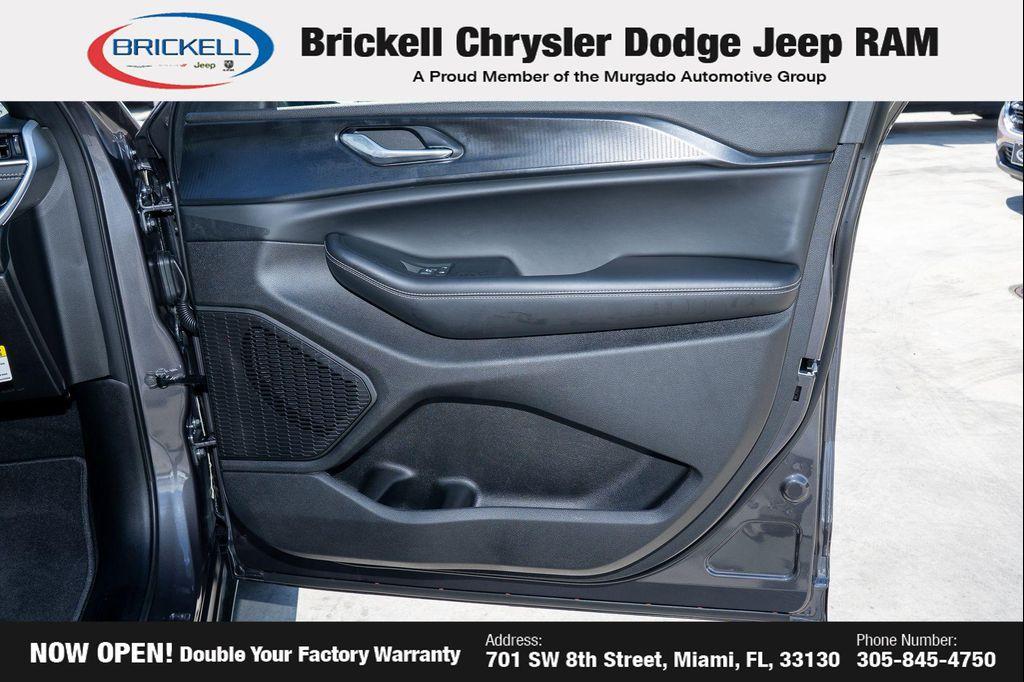 new 2025 Jeep Grand Cherokee L car, priced at $35,989