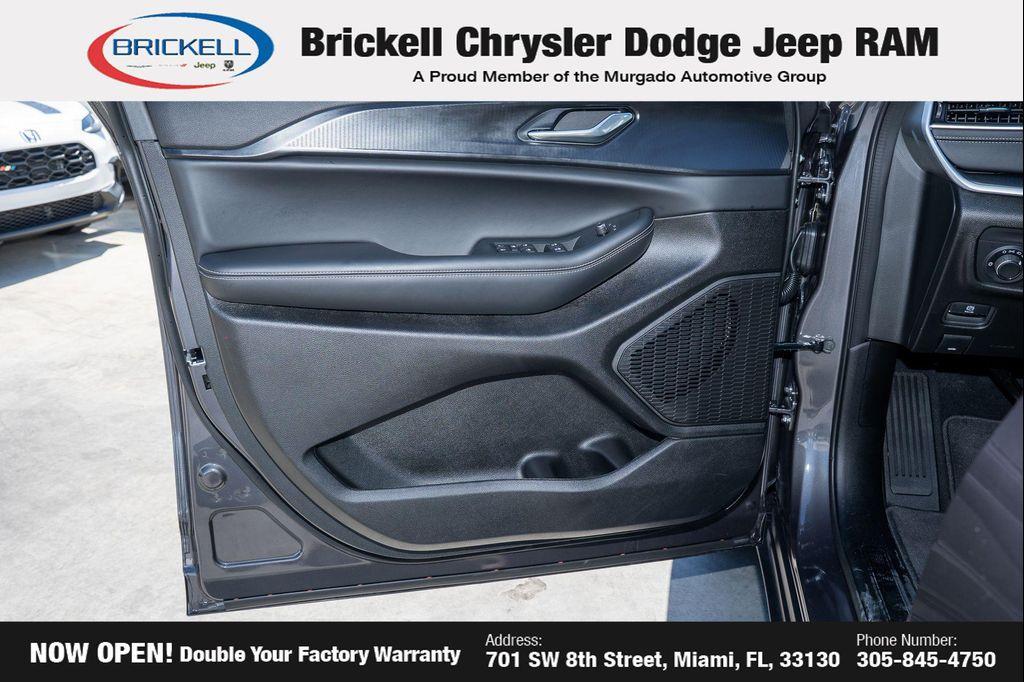 new 2025 Jeep Grand Cherokee L car, priced at $35,989