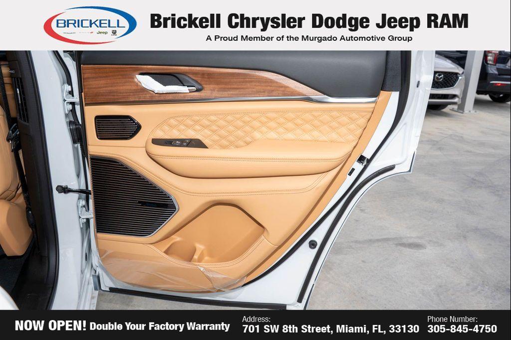 new 2025 Jeep Grand Cherokee car, priced at $60,569