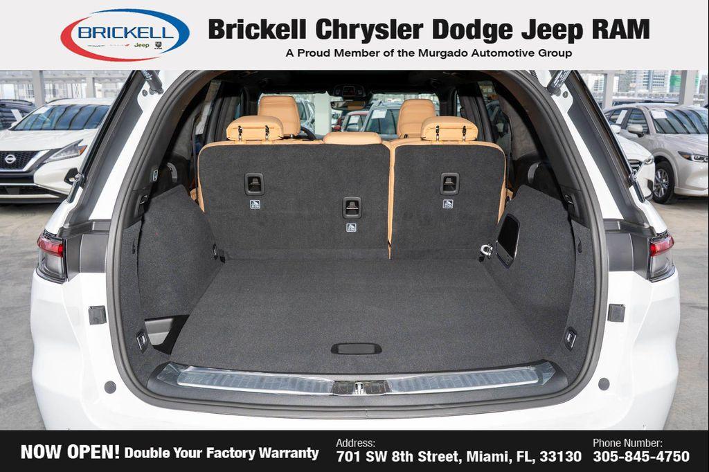 new 2025 Jeep Grand Cherokee car, priced at $60,569