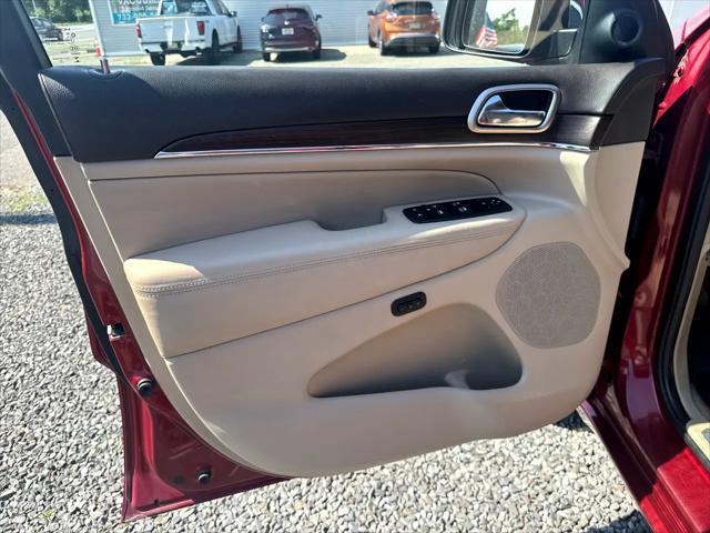 used 2015 Jeep Grand Cherokee car, priced at $10,999