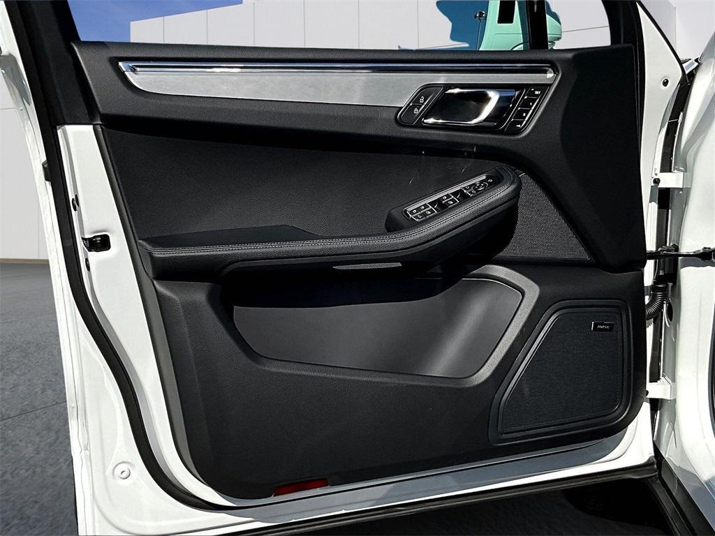 new 2026 Porsche Macan car