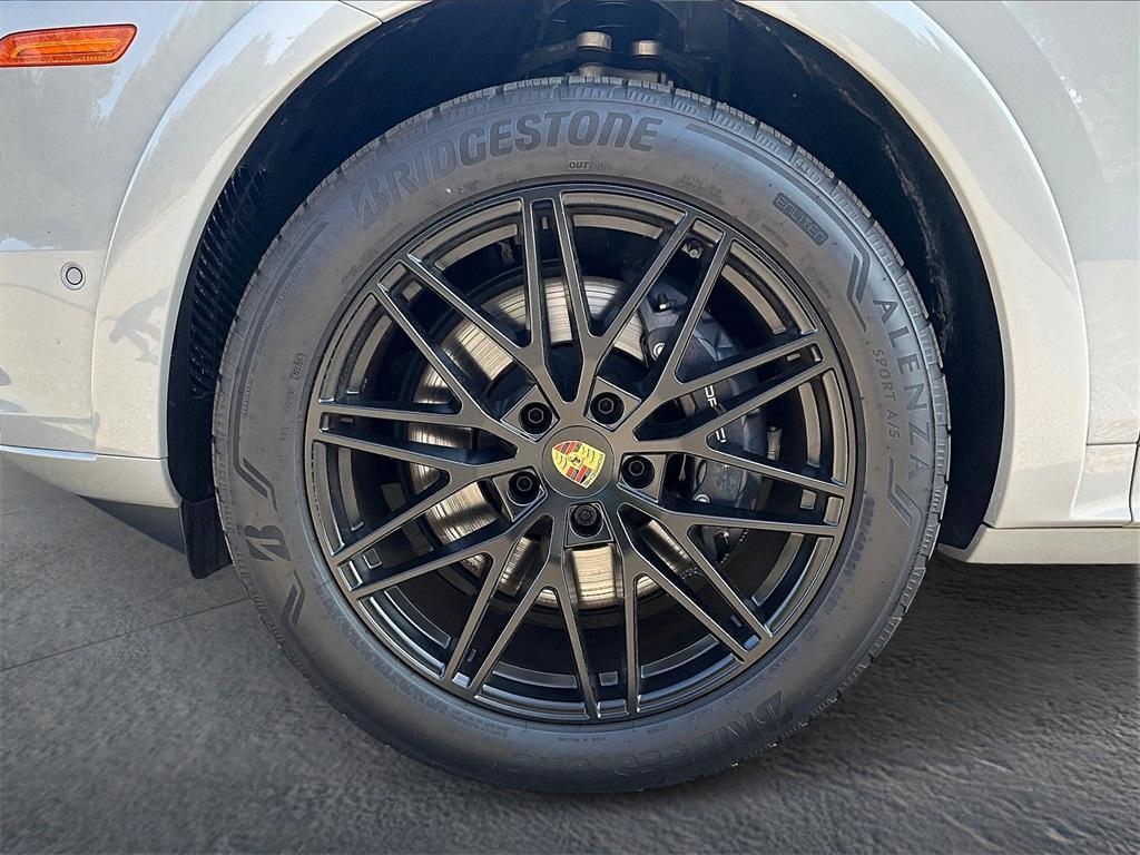 new 2025 Porsche Cayenne car, priced at $109,835