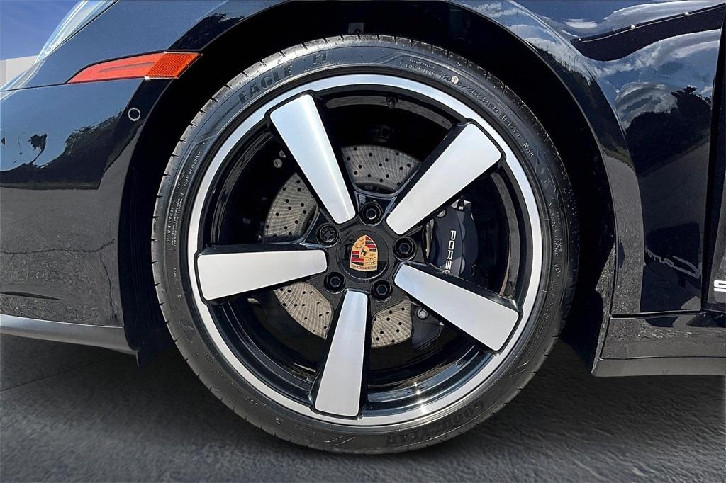 new 2025 Porsche 911 car